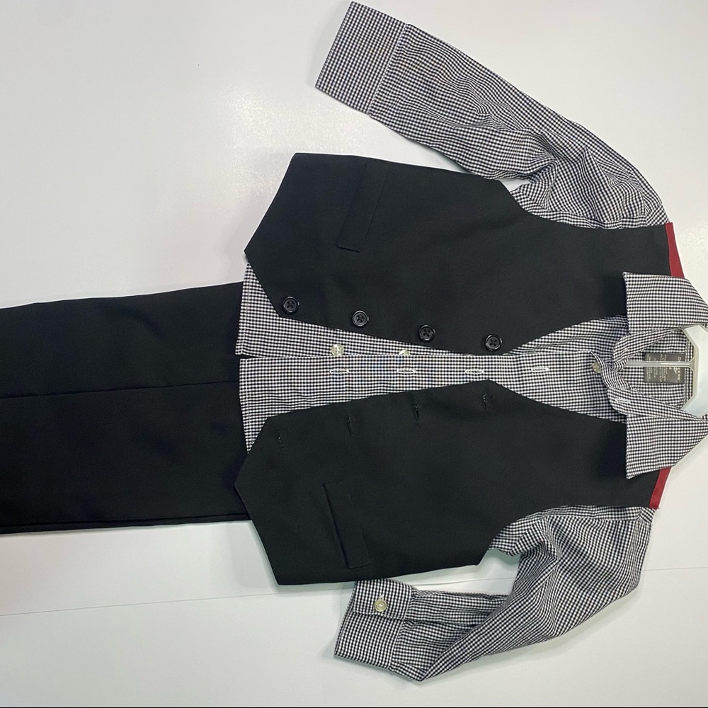 Boys 4T Dockers Dress suit, pants, shirt and vest. NEW